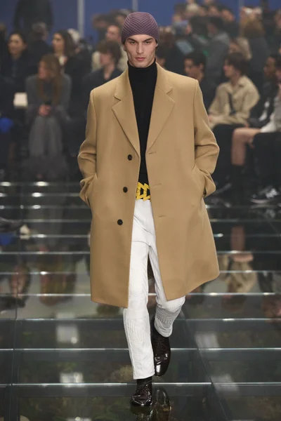 Look 14